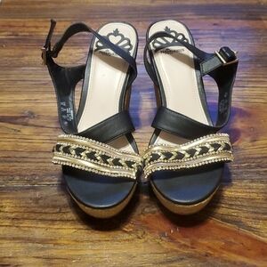 Fergalicious platform sandals size 7.5 med…